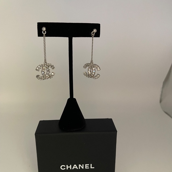 CHANEL DANGLE CRYSTAL EARRINGS - Picture 4 of 9